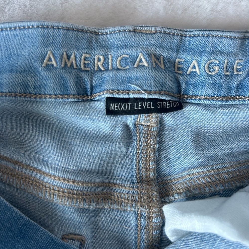 American Eagle High Rise Distressed Denim Shorts Light Wash Women’s Size 2 - Picture 7 of 8